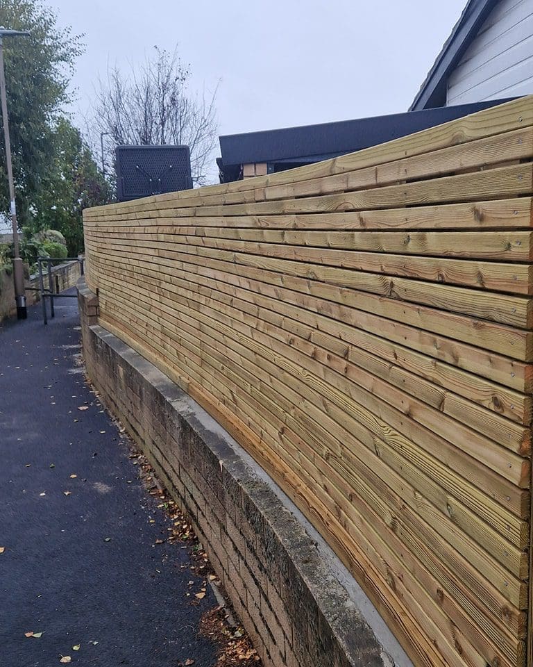 Contemporary fencing completed in LS26