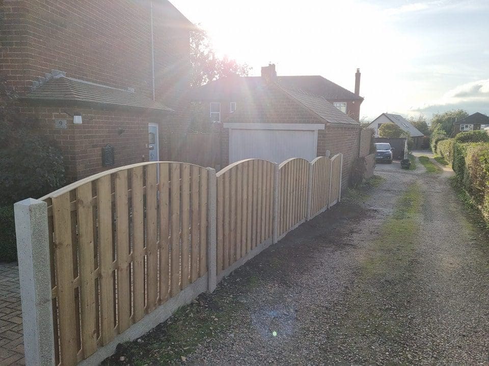 Double sided pailing fencing with Bow