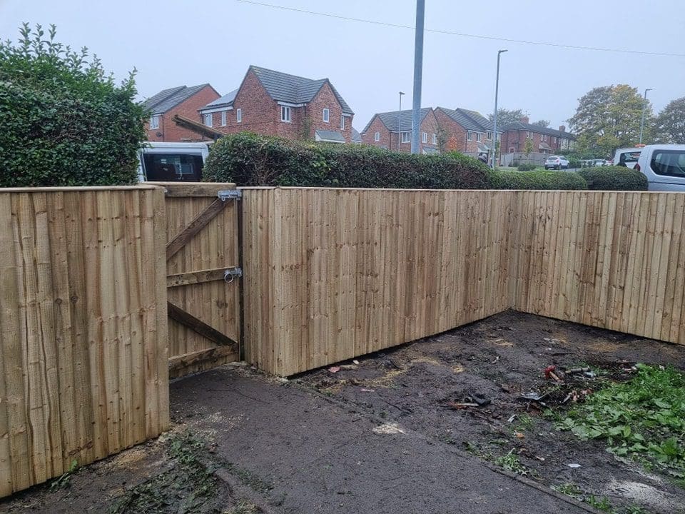 Featheredge fencing installed in LS10