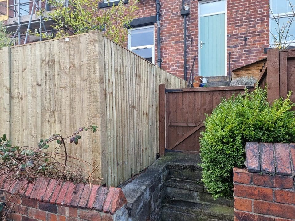 Raised courtyard garden fence Leeds LS8